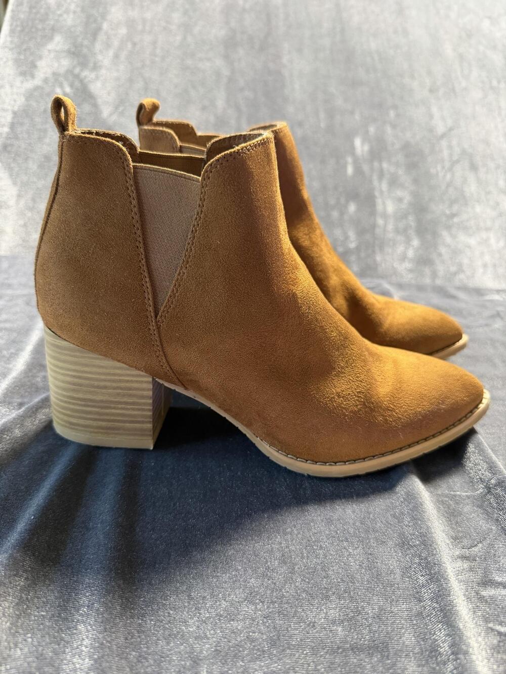 Melrose Ave Chelsea Boots Womens Size 6.5 Brown Faux Suede Vegan Ankle Pointed